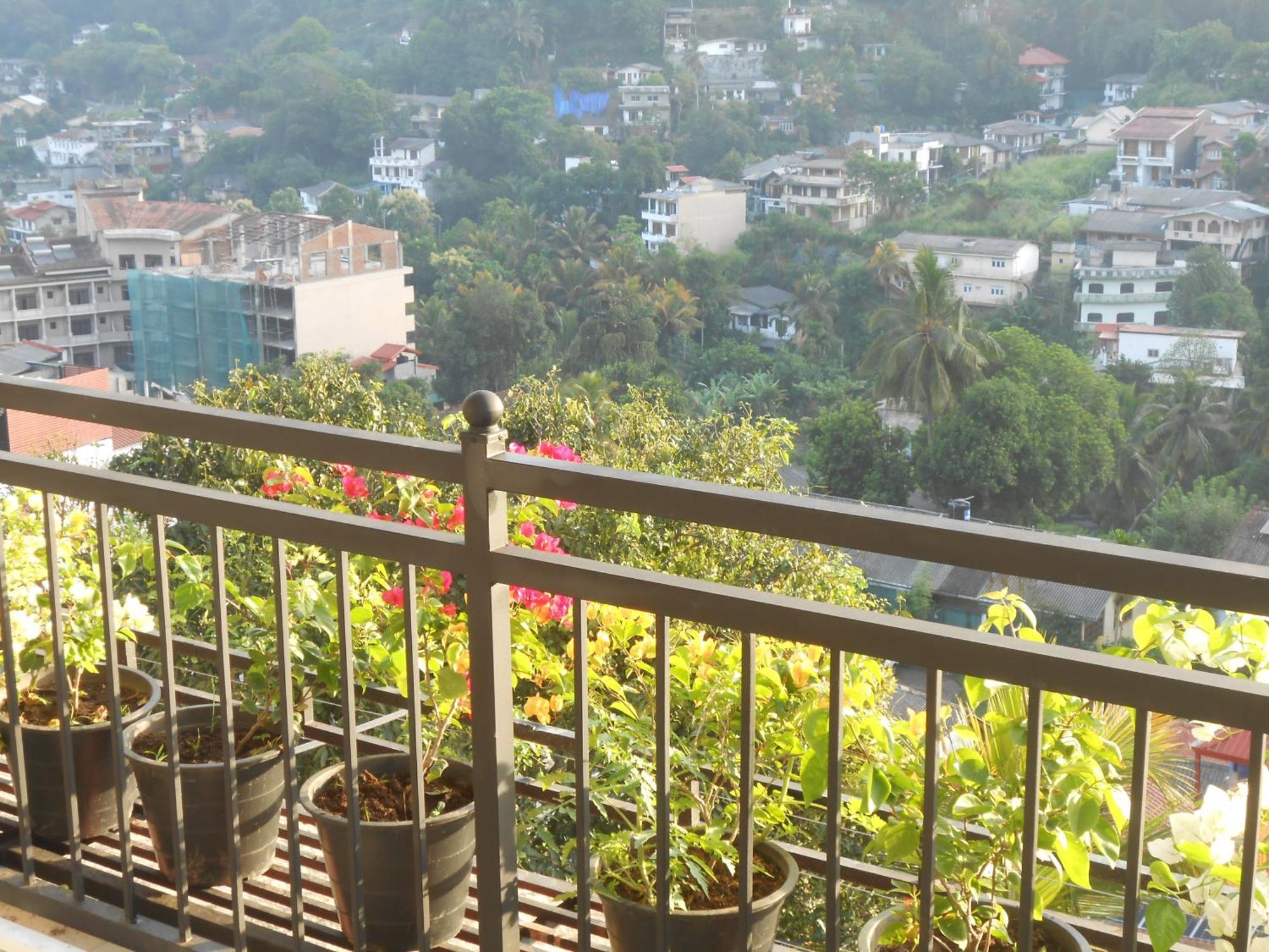 Luxury Apartment The Walkers Nest Kandy Eksteriør billede